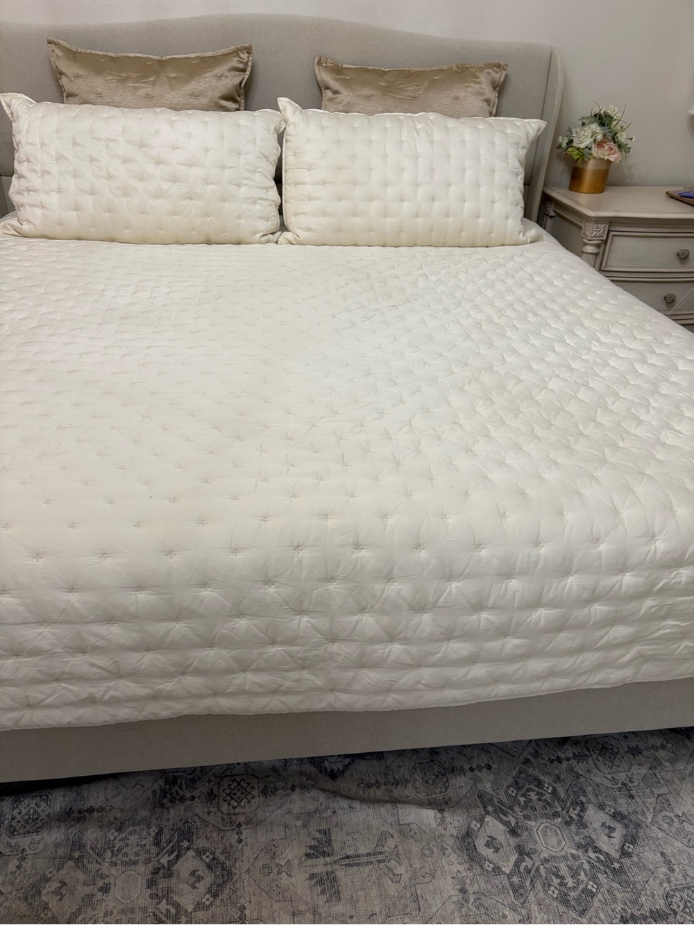 Quince Cream Quilted Bedspread with Tufted Detail